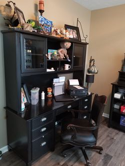 Beautiful Haverty Desk with Hutch chair and secondary Filing drawer set