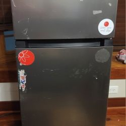 Magic Chef 4.5 Cu Foot Fridge Freezer