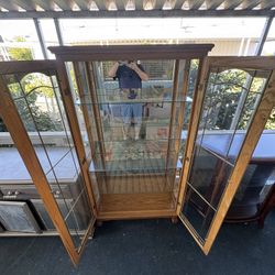 Display Cabinet. Great Condition. Will Deliver