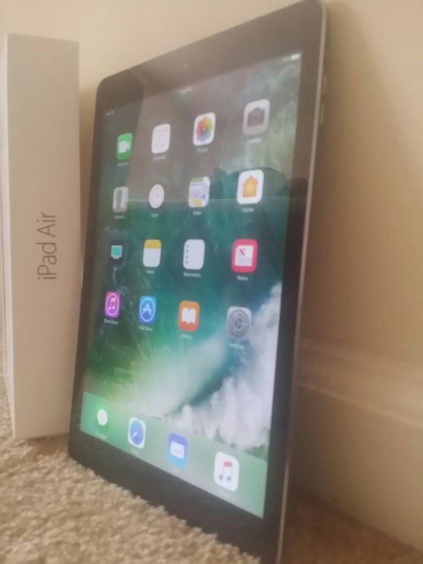 Apple 16GB iPad Air (Wi-Fi, Space Gray) clean..unlocked..no icloud