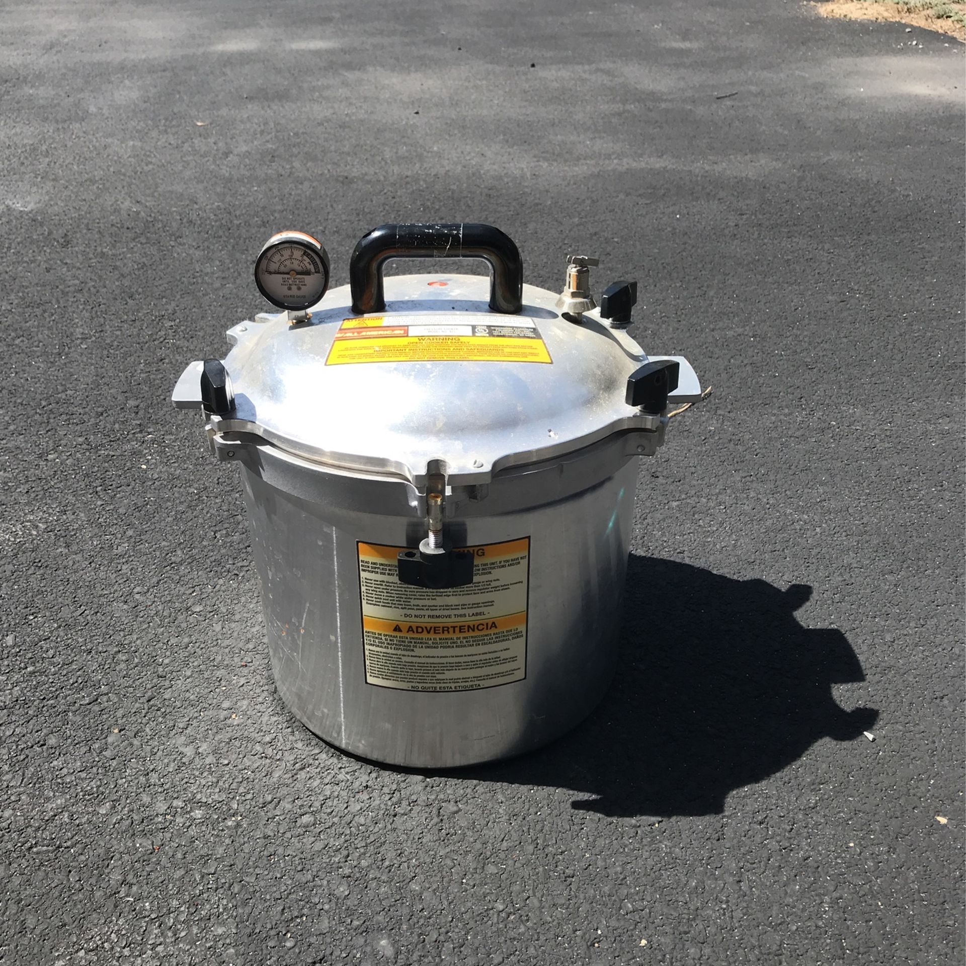 921 Pressure Cooker /w Extra Pressure Stopper And Pressure Release Valve