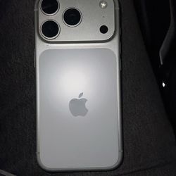 📱 iPhone 17 Pro – White (Excellent Condition)