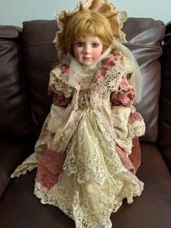 Janis Berard Signed Limited Edition Porcelain Doll #712/7500 w/ Stand
