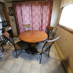 Round Dinning Room Set!