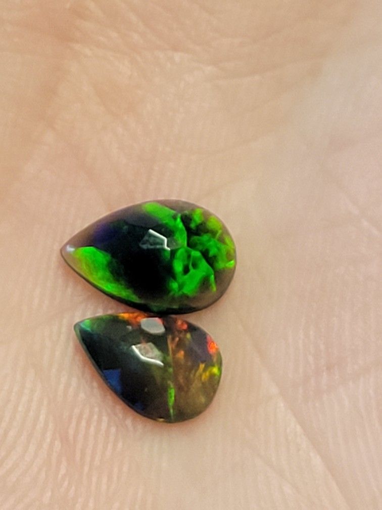 1.85ct Pear Cut BLACK FIRE OPAL ETHIOPIAN 