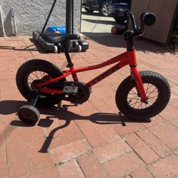 Trek Precaliber 12 Kids Bike With Training Wheels