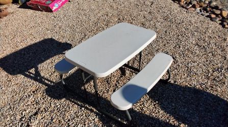 Children's Plastic Foldable Picnic Table