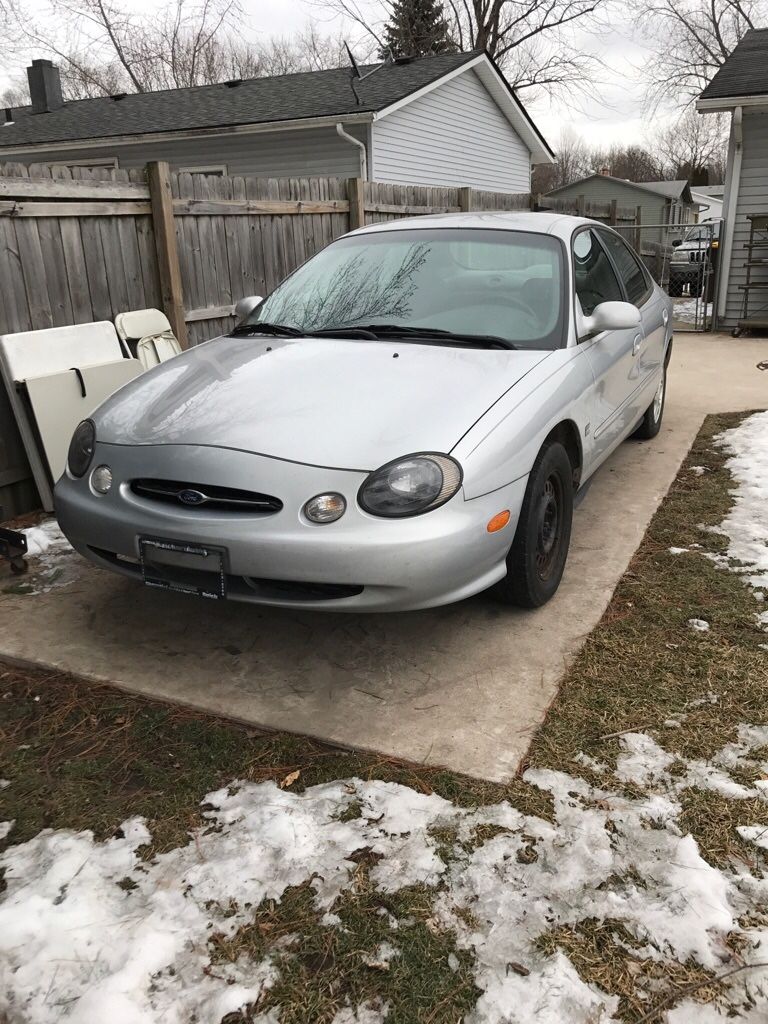 1999 Ford Taurus