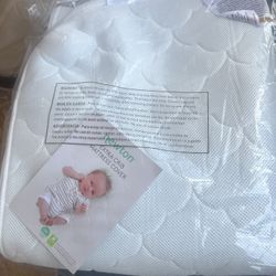Newton Extra Waterproof Crib Mattress Cover (Brand New)