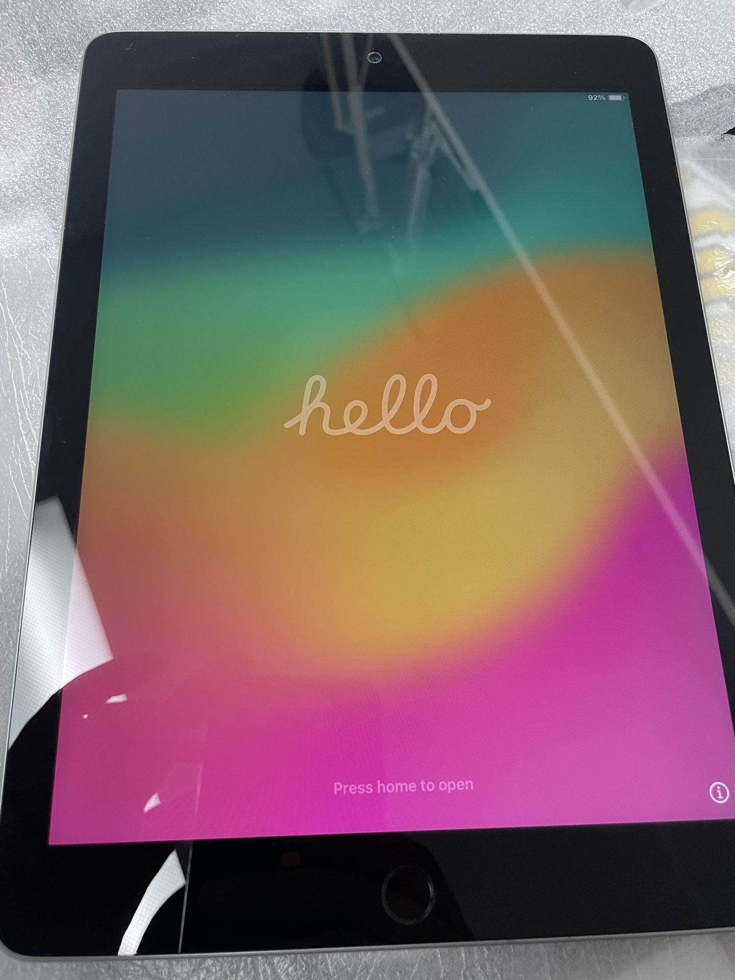 Apple iPad 6th generation 32 gb WIFI