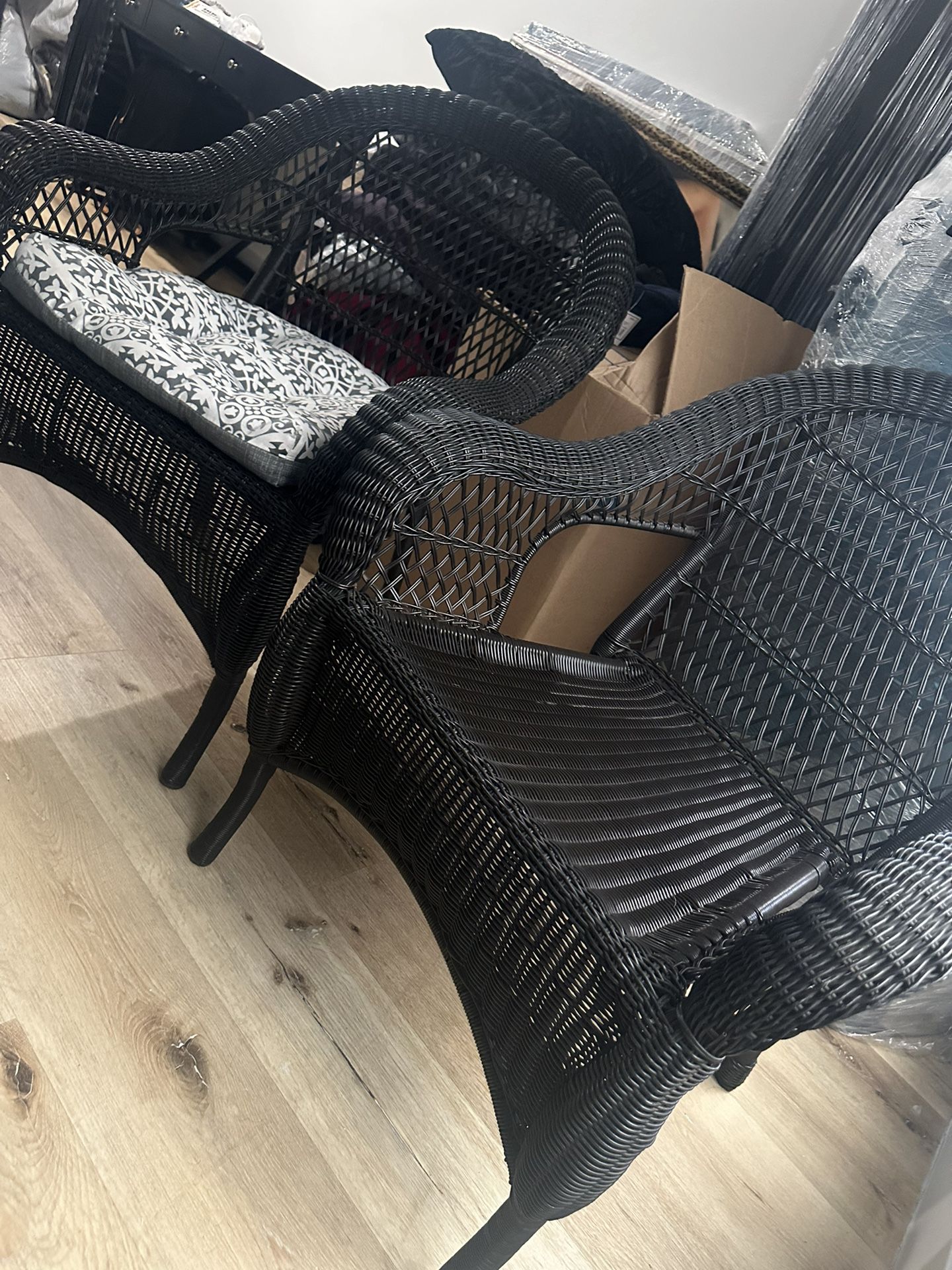 Set Of  2 Wicker Chairs! **GREAT CONDITION**