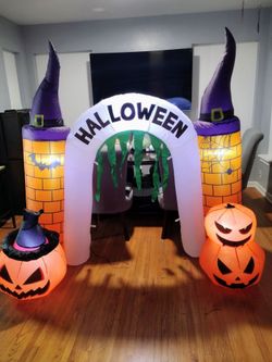 Halloween inflatable yard decor