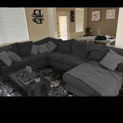 Gray Sectional Couch With Reversible Chaise & Ottoman (DELIVERY AVAILABLE!)