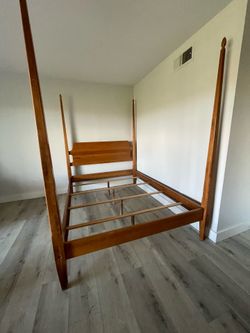 4 post bed frame, wood.