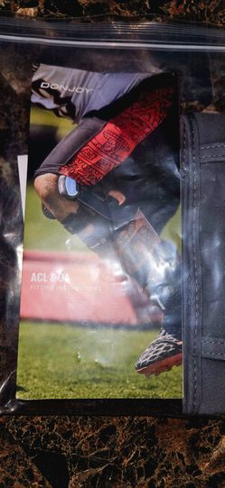 Sports knee brace