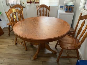 Round Oak Dining Table with 6 Chairs