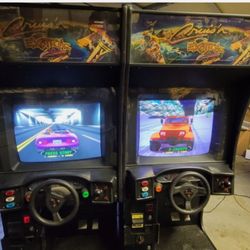 A Pair Of Crusin World Driver Arcade Game 