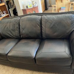 1 Sofá and 2 Reclinable Chairs 
