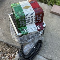 Button Accordion 🪗.  32 Buttons 