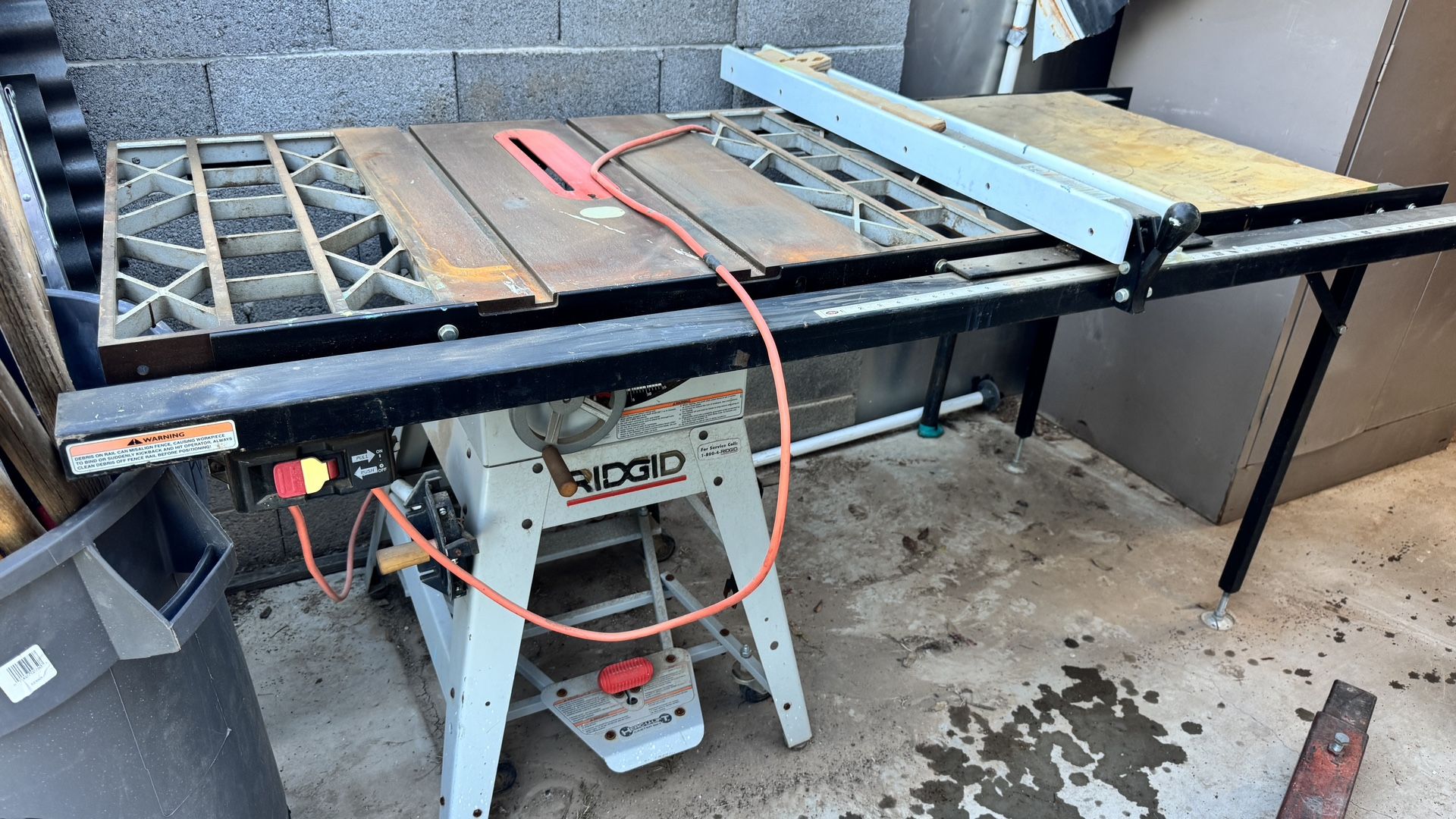 RIDGI TABLE SAW WITH SHOP FOX EXTENDED 
