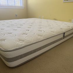 King Size Serta Mattress In Perfect Condition 