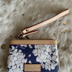 Dooney & Bourke Hydrangea Medium Wristlet Blue White Coated Canvas Leather NWT