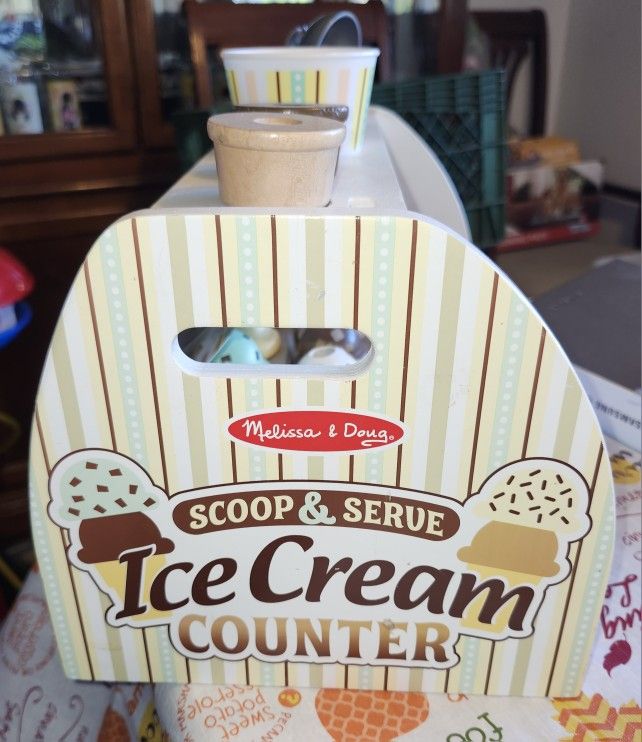 Melissa &Doug Ice Cream Counter 
