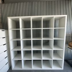 Bookshelf Cubby