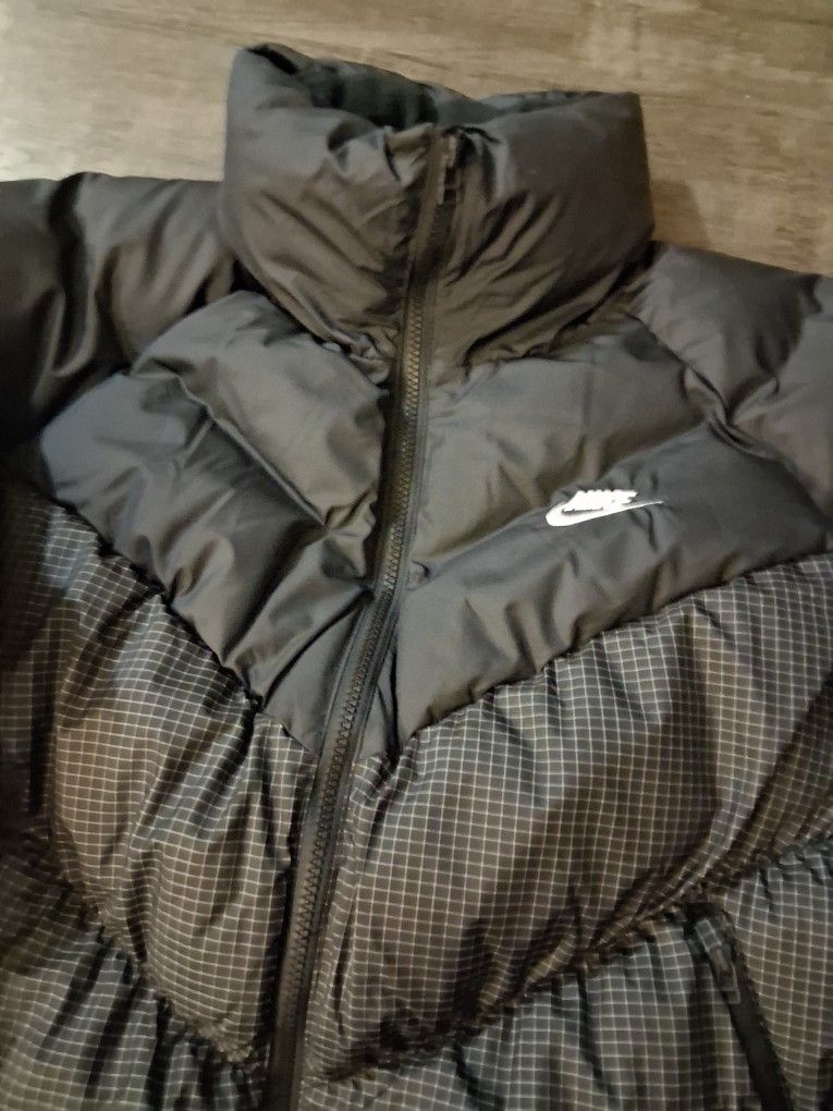 NIKE PUFFY COAT BLACK/GREY
