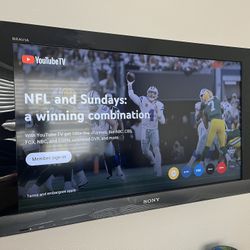 Sony 32”TV with flat mounting bracket. KDL-32EX400 