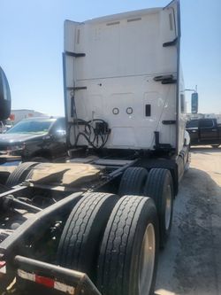 International Sleeper Semi Truck – Diesel Tractor