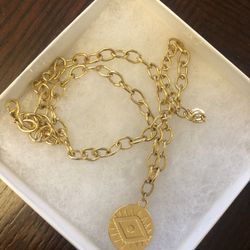 Eye pendant necklace