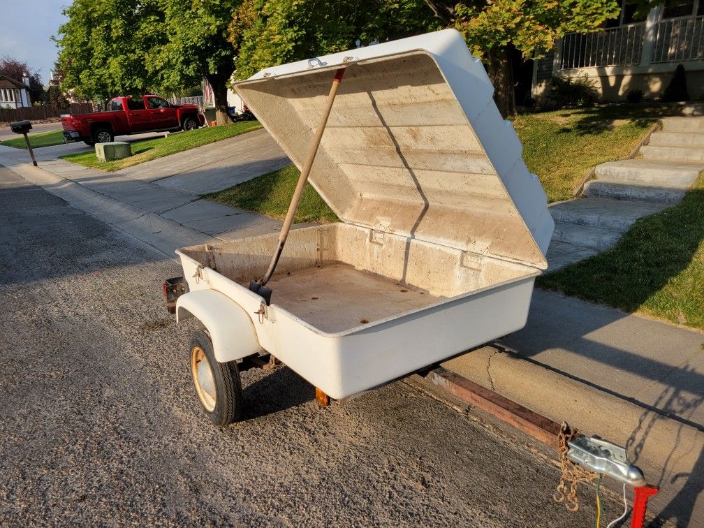 Clamshell Trailer