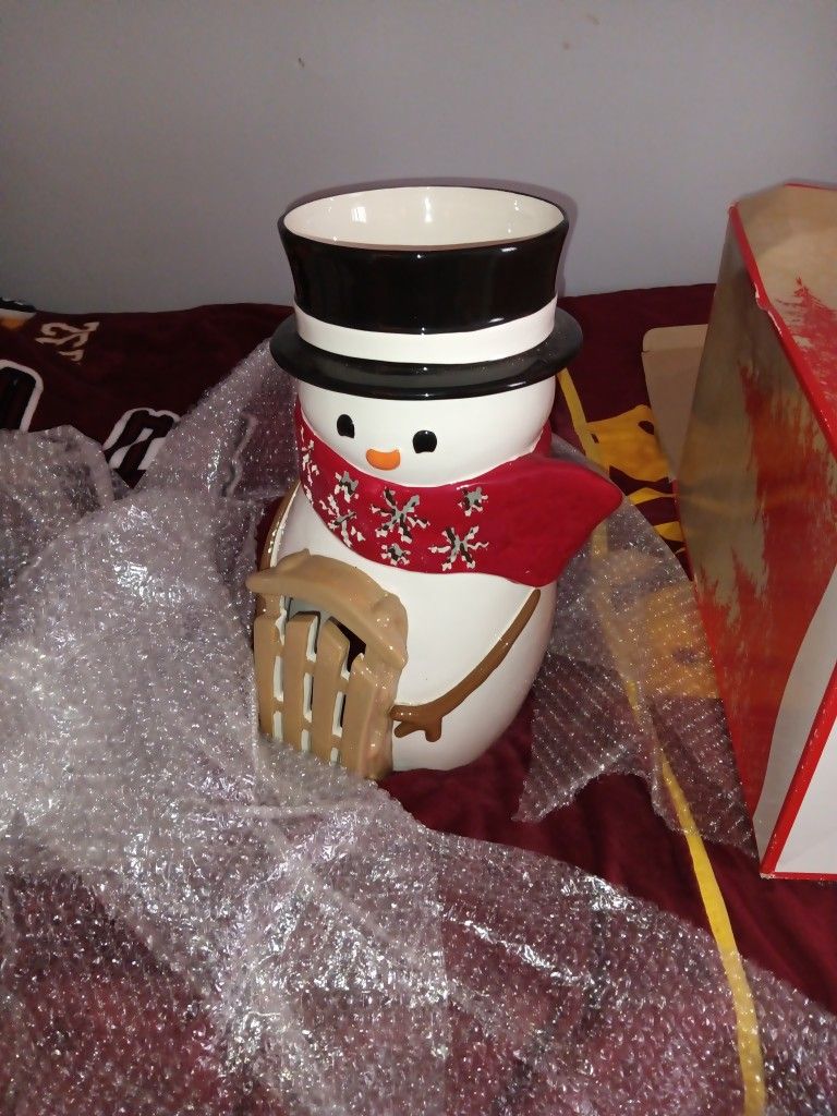 RARE BATH AND BODY WORKS LUMINARY SNOWMAN