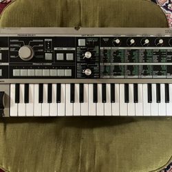 Microkorg synthesizer (FOR PARTS)