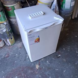 MINI FRIDGE LIKE NEW!