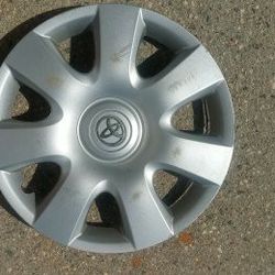 15" Toyota Hub Cap OEM - $20 (Pawtucket)

