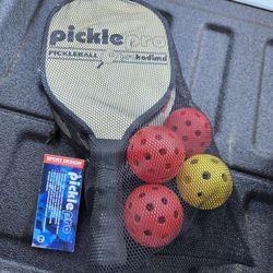 Pickle Ball 2 Paddles & Balls