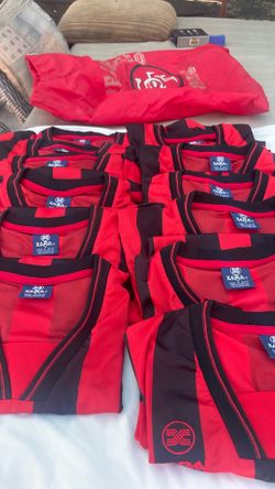 Vendo estas playeras para un equipo completo son 14 son 12 size M y 2  Small son nuevas