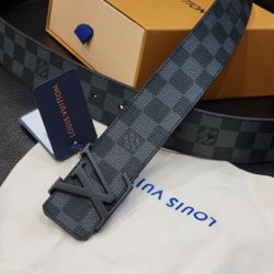 Authentic LV Louis Vuitton INITIALES 30MM REVERSIBLE BELT brown and red  size 75cm (30 in) for Sale in Jupiter, FL - OfferUp