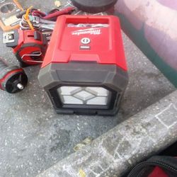 Milwaukee 18v Flood Lite 