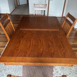Dining Table/6 Chairs/leaf
