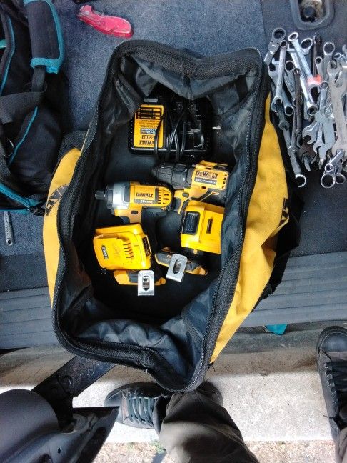 DeWalt 20v Brushless Drill And 20vmax Impact 2 Batteries And Charger And Bag