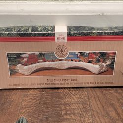 1991 Hallmark Keepsake Ornament Train Trestle Display Stand Claus & Co RR , 2 Cars 