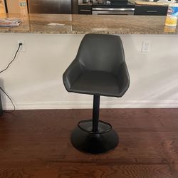 Very Chic Stool