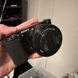 Sony ZV-E10 w/ Lens