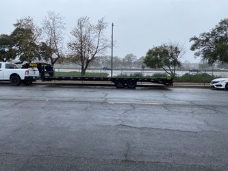 Gooseneck trailerperfect for hot shoot for sale  33’f with mega ramp and Shocker Hotch