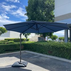 10ft Cantilever Offset Umbrella with 360 Degree Rotation and Tilt with Weights