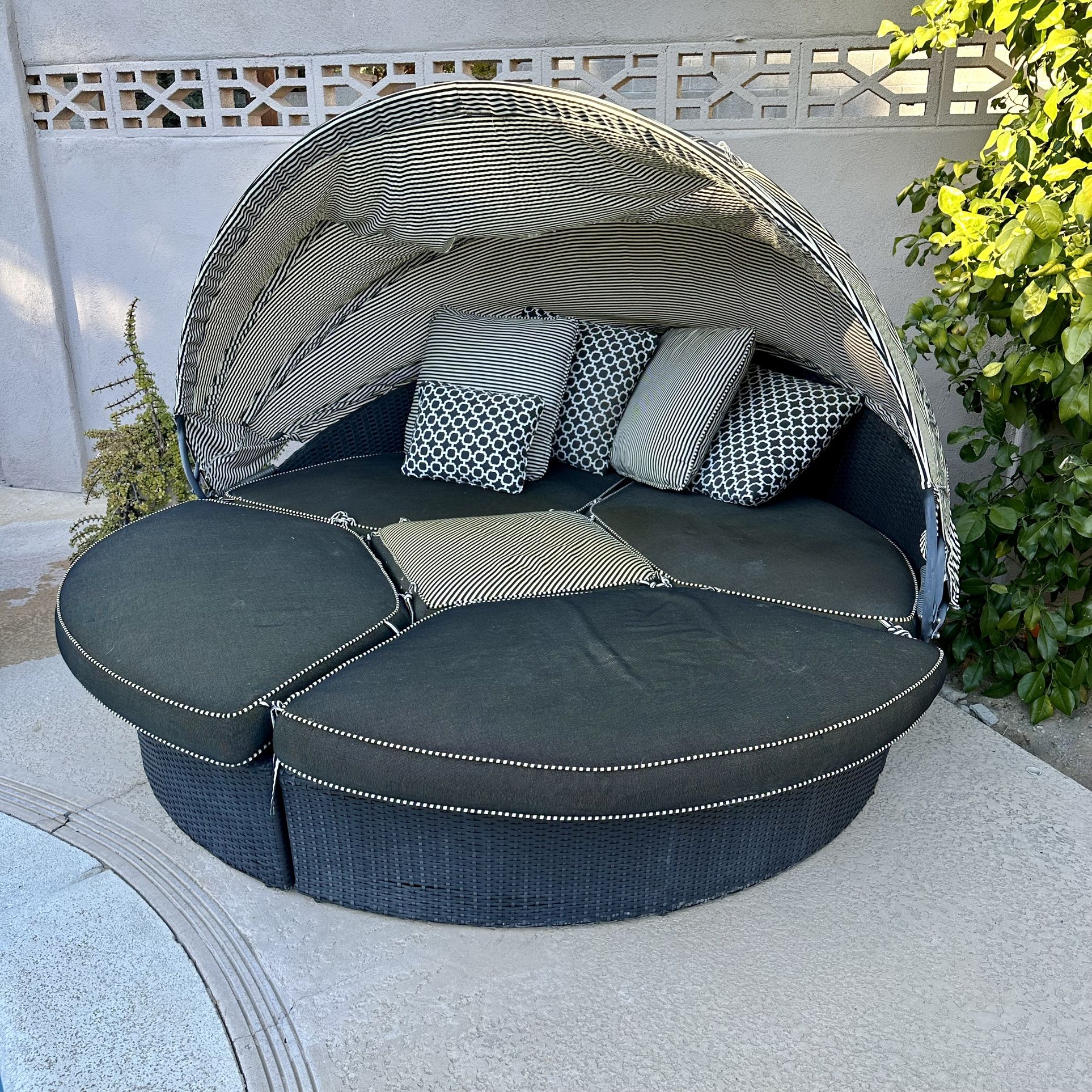 Frontgate Round Daybed with Retractable Canopy - Outdoor Sofa - Patio Furniture