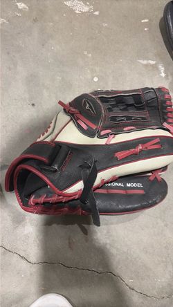 Left hand baseball glove